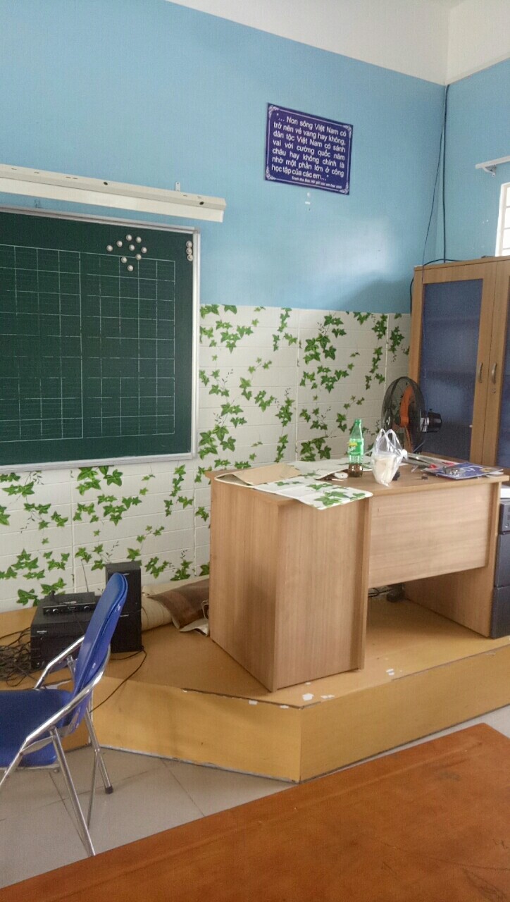 Xốp dán tường lá xanh tươi mát