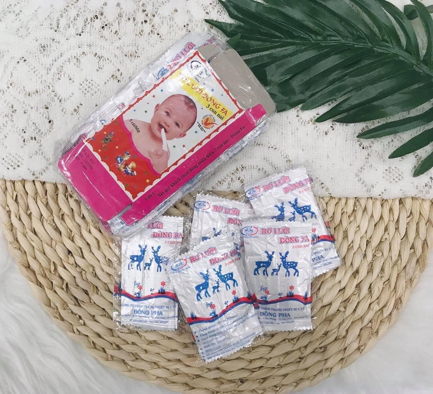 Rơ lưỡi, gạc tưa lưỡi Đông Pha (hộp 10 gói)