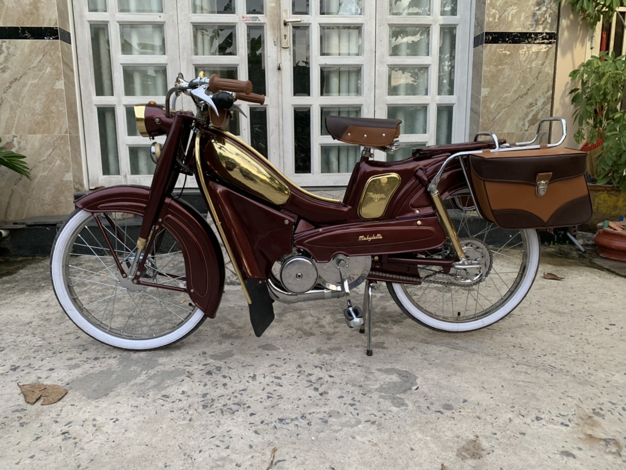 Thú chơi xe máy cổ Mobylette của người dân ở TP Hồ Chí Minh  Phong cách   Vietnam VietnamPlus