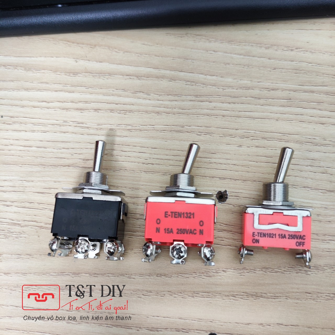 Công tắc gạt 2 chân, 6 chân 2 nấc, 3 nấc
