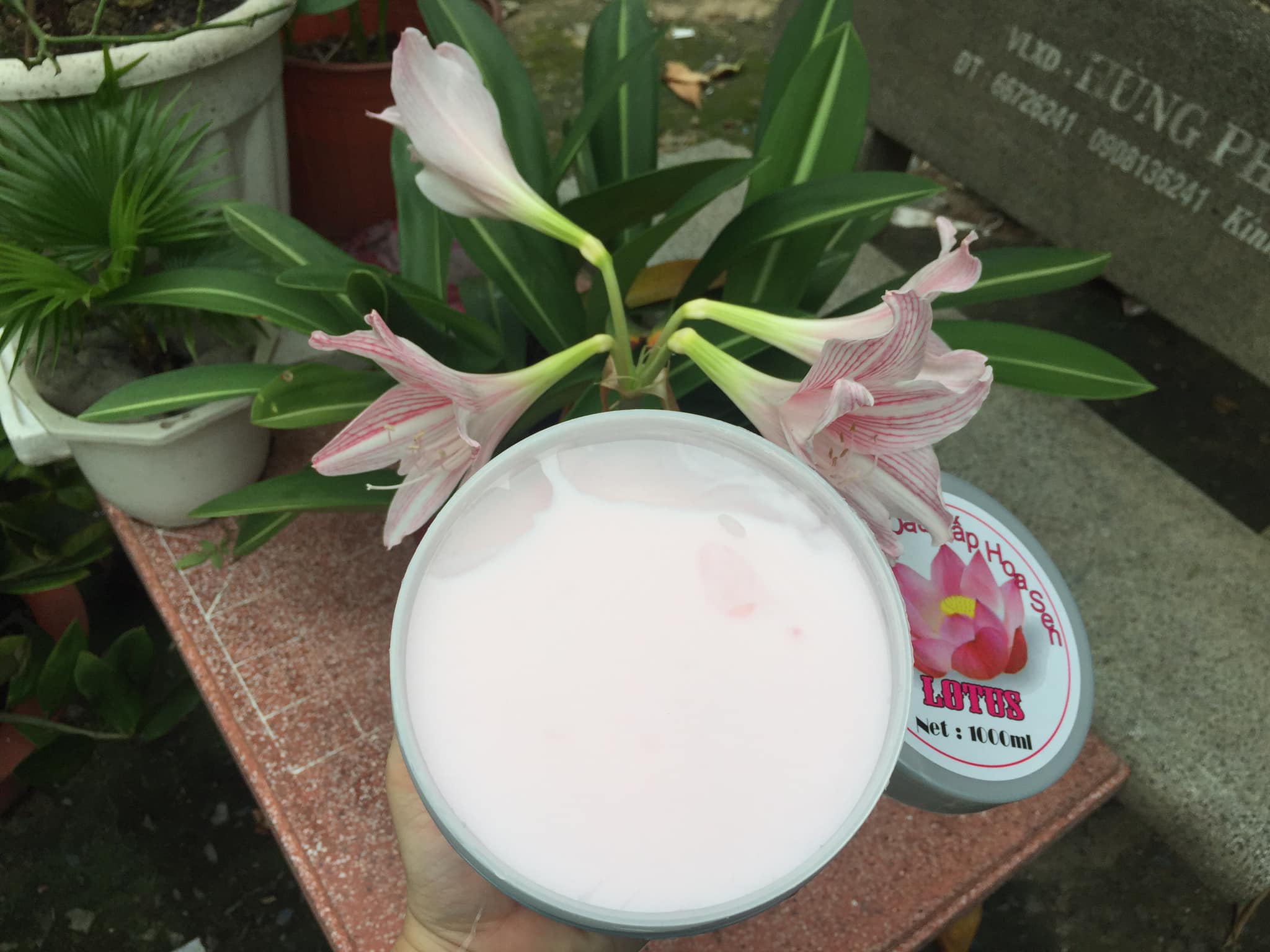 Hấp dầu mượt thơm tóc Hoa Sen 1000 ml