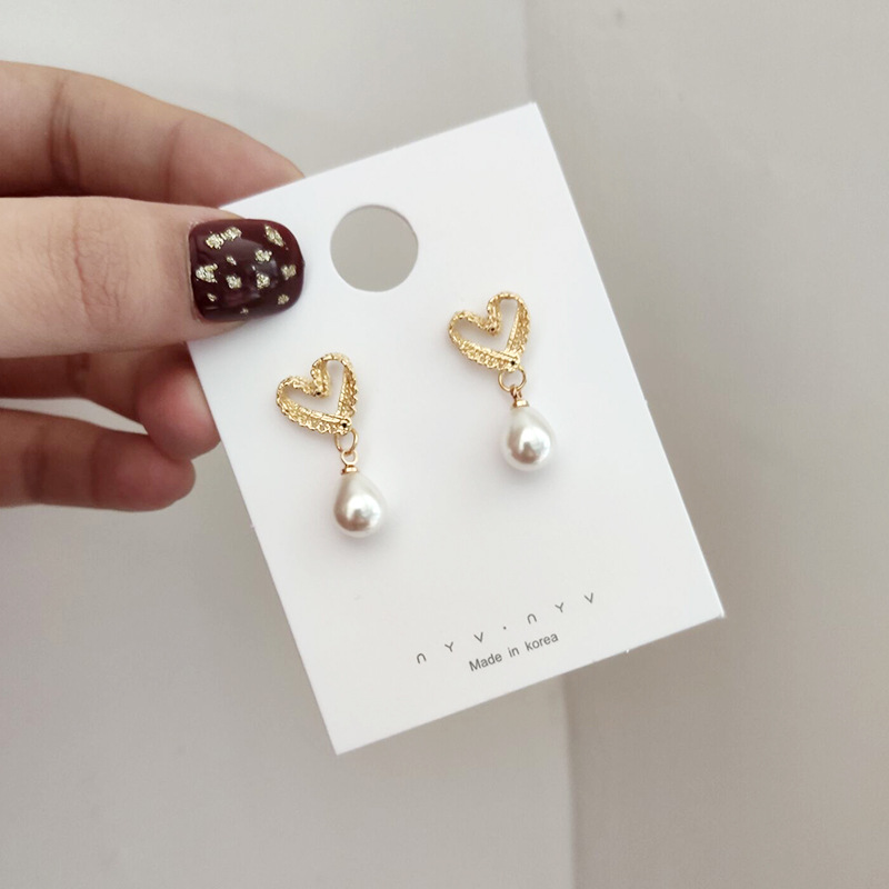 Bông tai hình trái tim gắn hạt châu