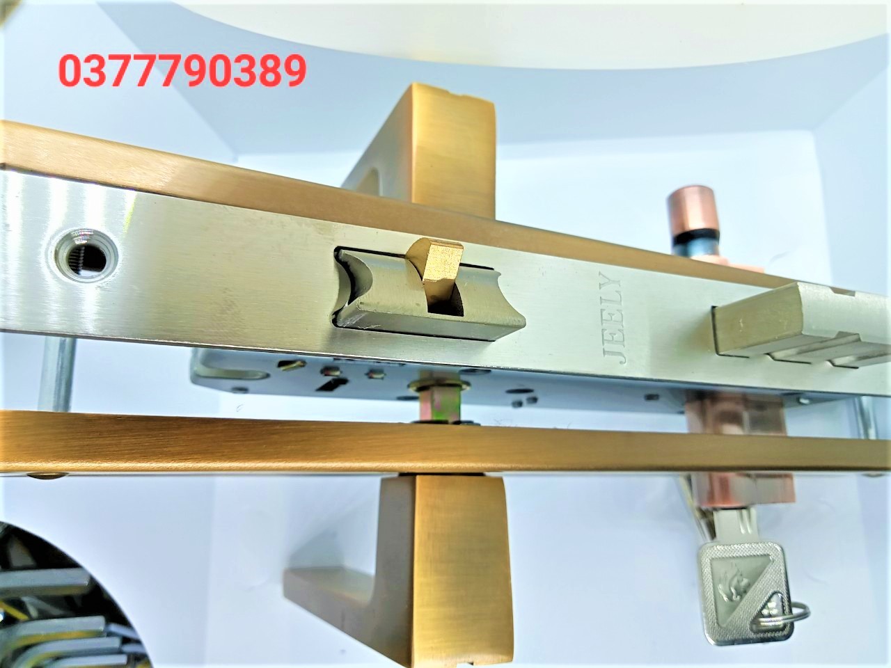 khoá cửa tay gạt JeeLy màu gỗ