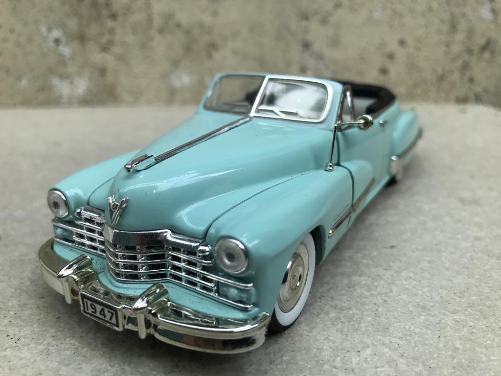 Mô hình xe cổ Cadillac Series 62 1947 - 1:32