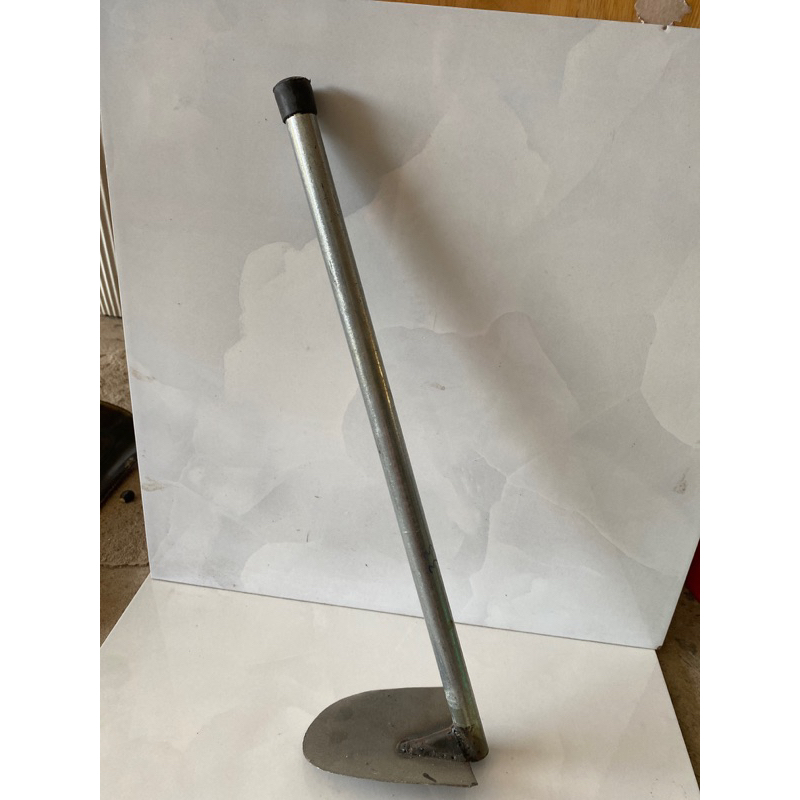 Cuốc đất mini lưỡi bầu dài 50 cm