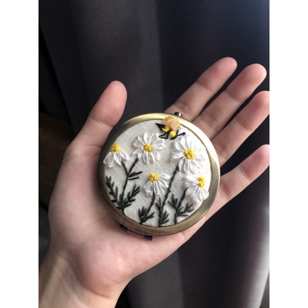 Gương thêu handmade(mini nắp gập)