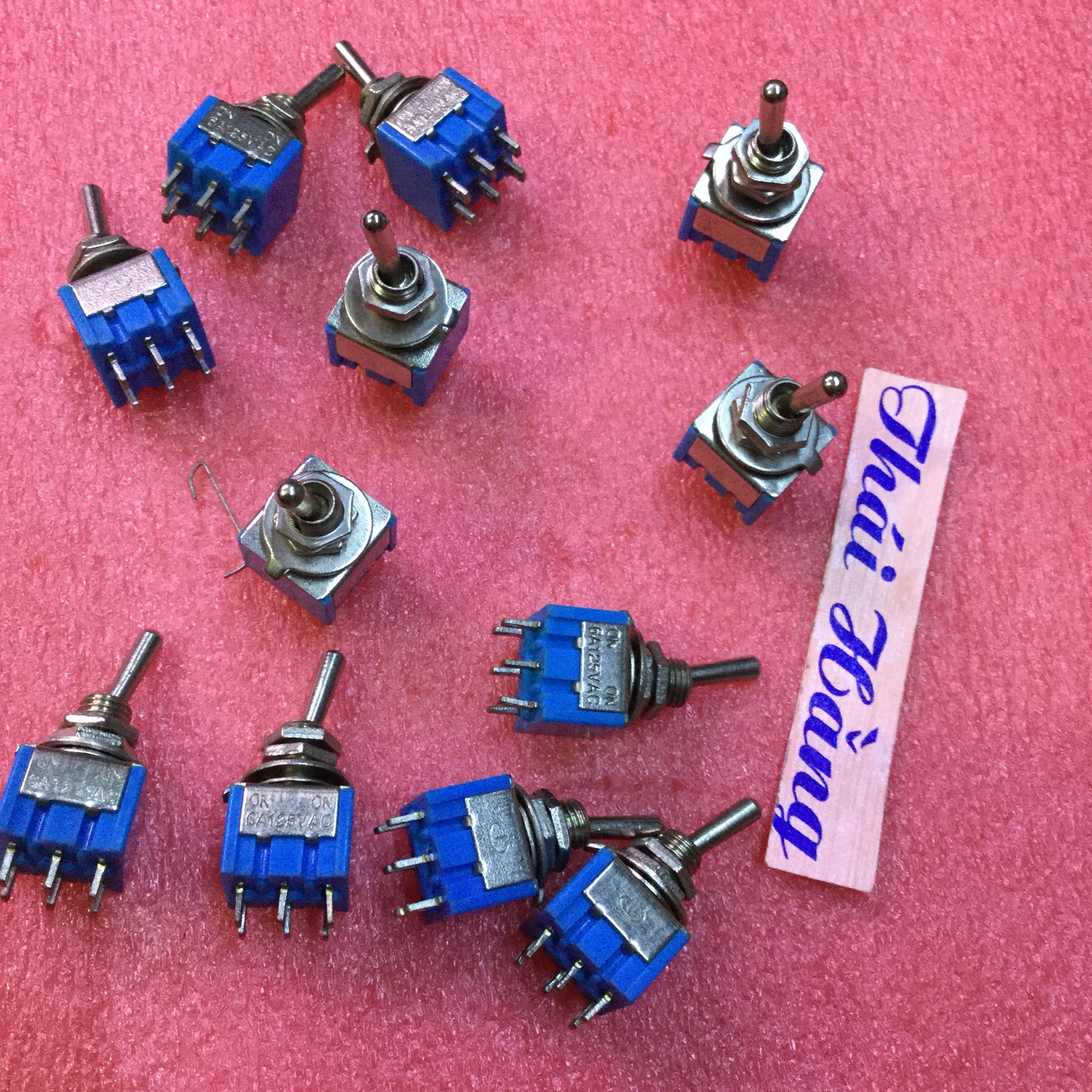Công tắc ON-OFF-ON /6 chân (10 chiếc )
