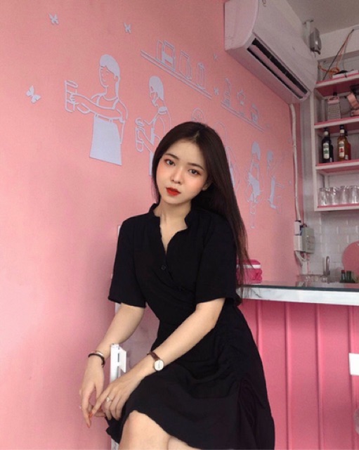 (Sale)ĐẦM ĐEN NÚT RÚT DÂY CỔ TRỤ