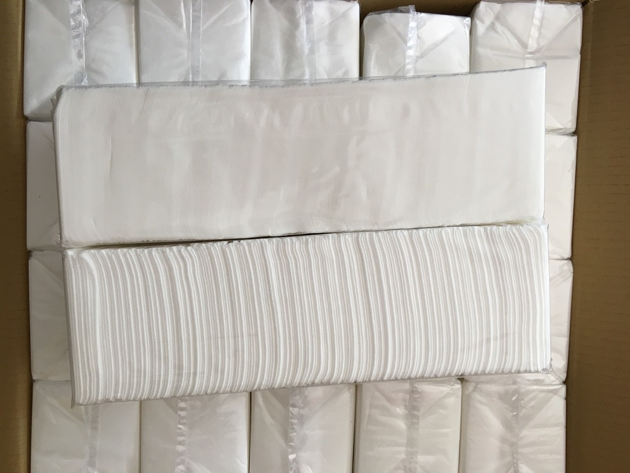 KHĂN GIẤY LAU MẶT SPA THẨM MỸ loại 1 (200 tờ/cây)