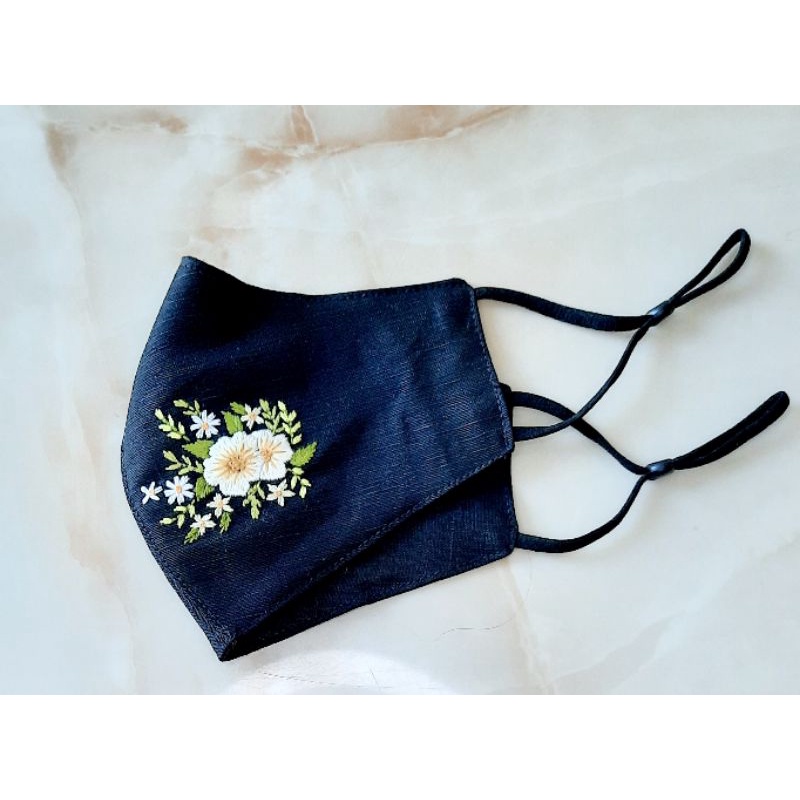 Khẩu trang linen thêu tay