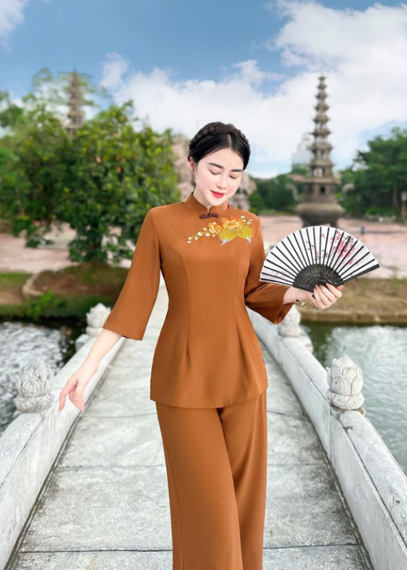 Đồ lam đi chùa lụa thêu hoa cúc tàu đính ngọc