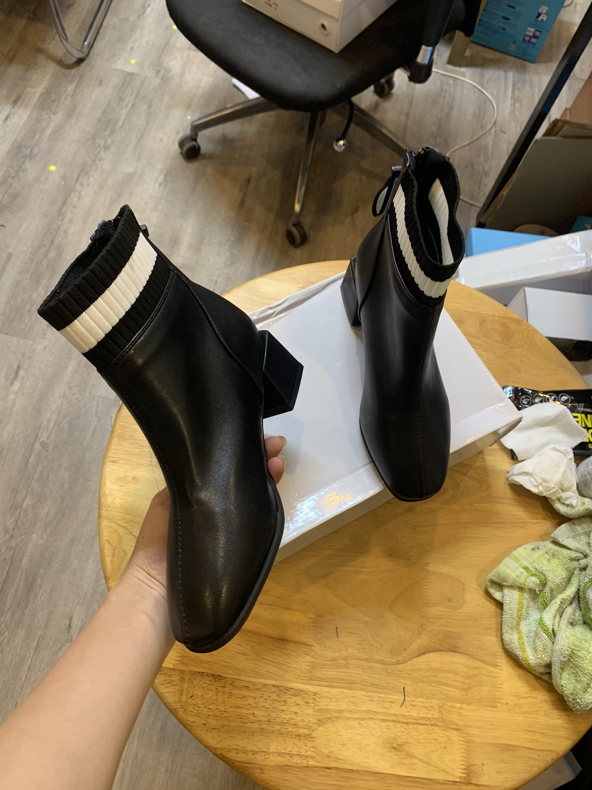 Boot nữ , bốt nữ cổ cao gót vuông 3 phân chất da phối cổ len ôm chân cực sang