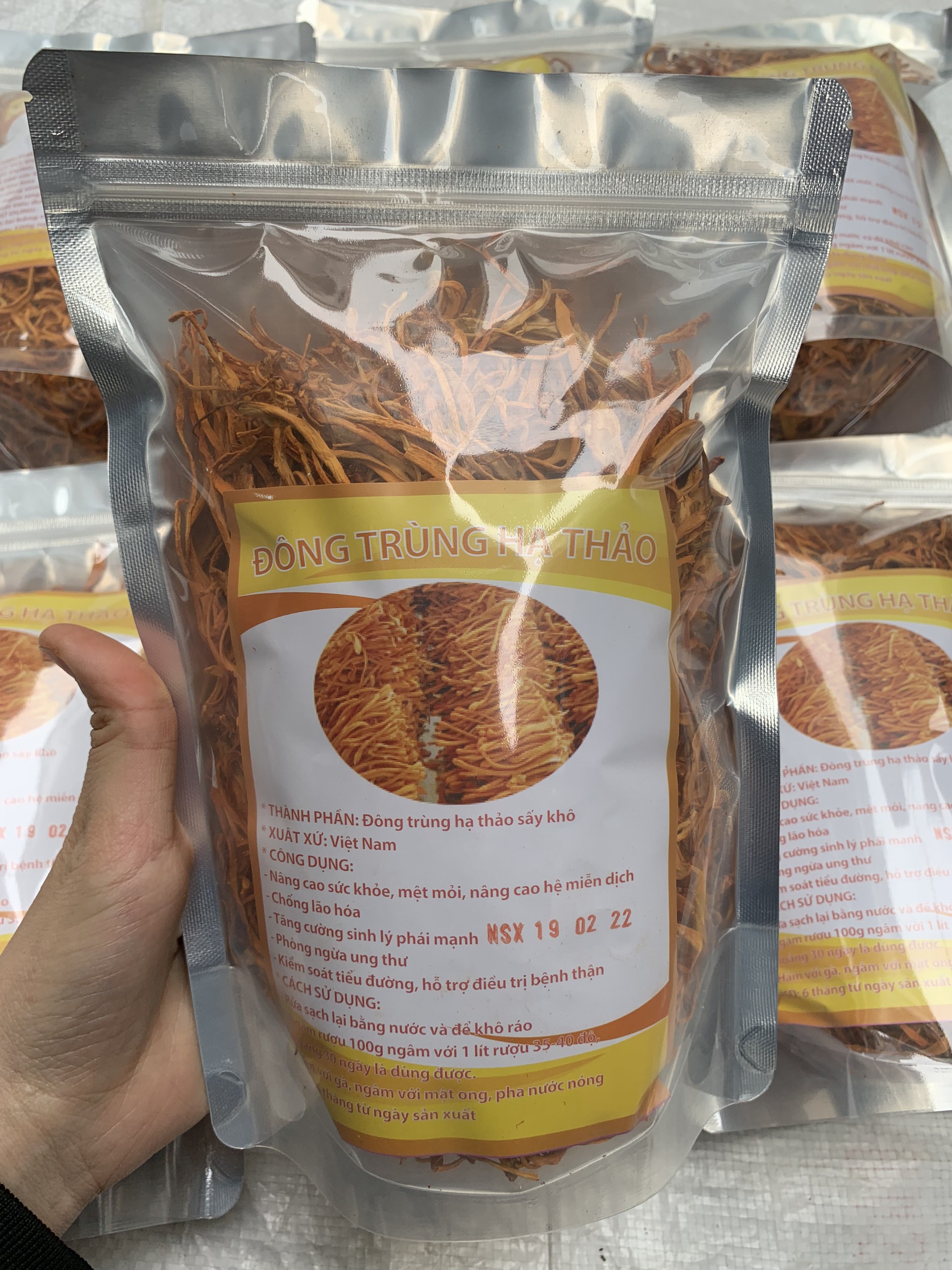 Nấm đông trùng hạ thảo khô , đông trùng sấy nhiệt loại 1, đông trùng việt nam, thơm nức mũi