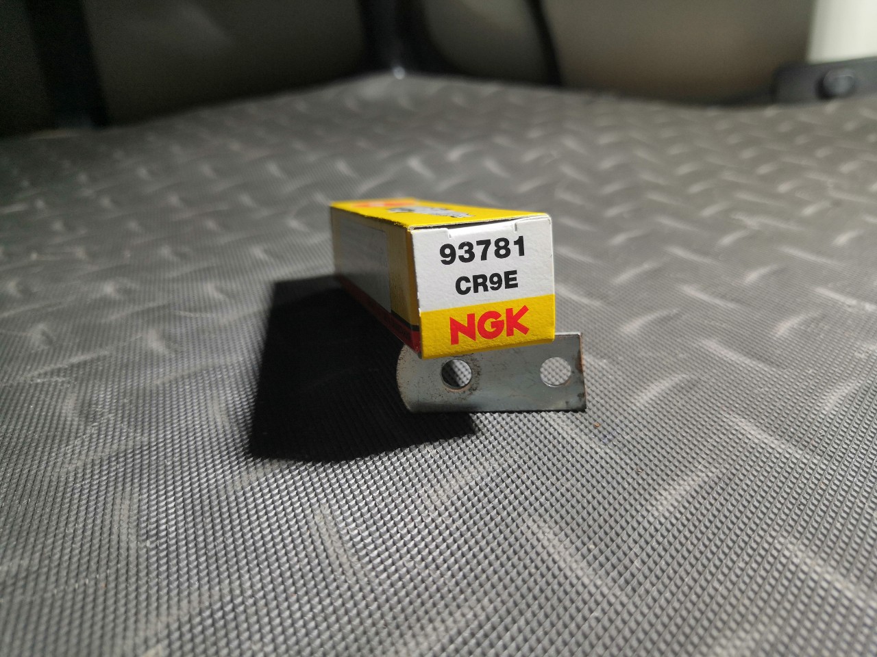 Bugi NGK CR9E