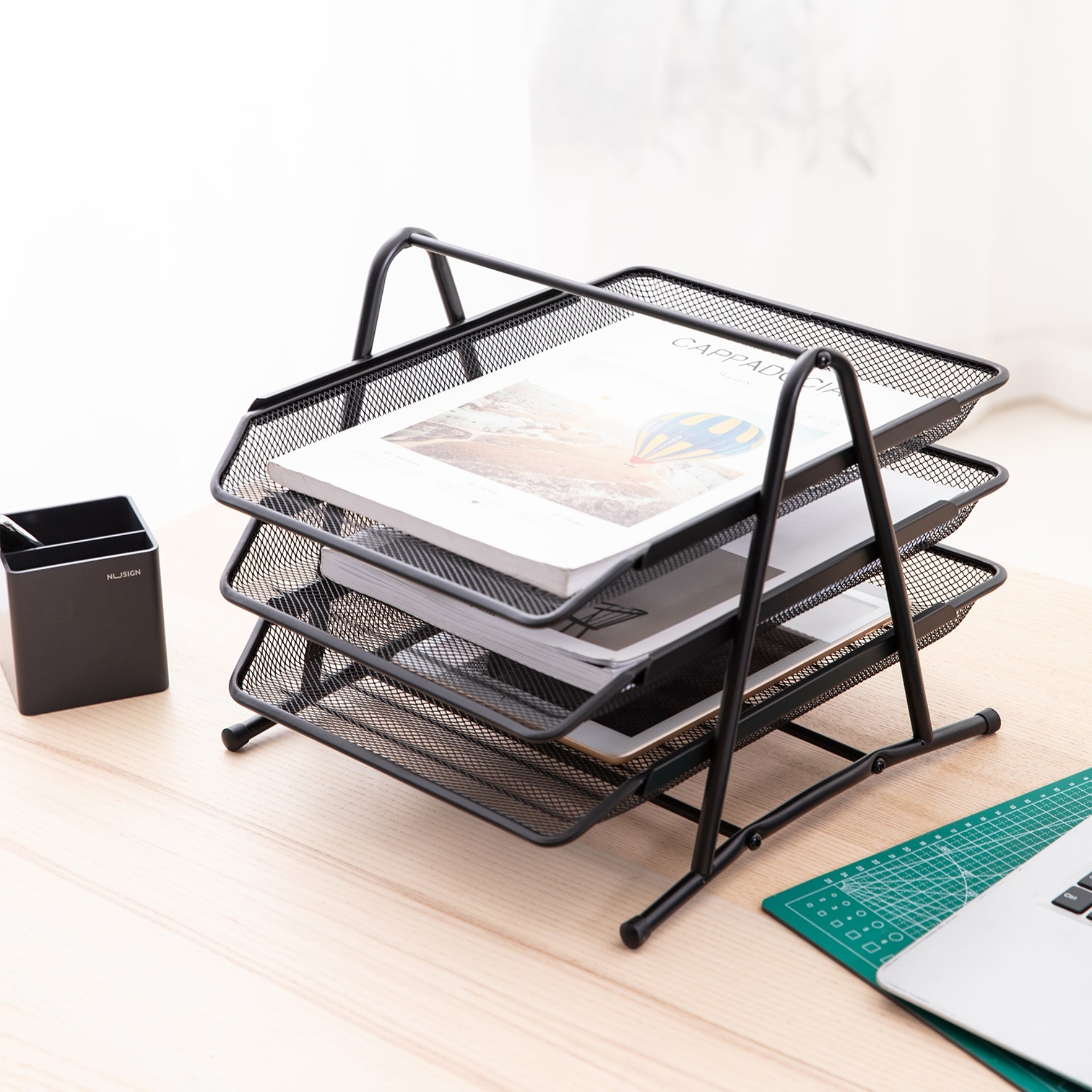 Khay đựng tài liệu 3 tầng Deli, Đen - E9181