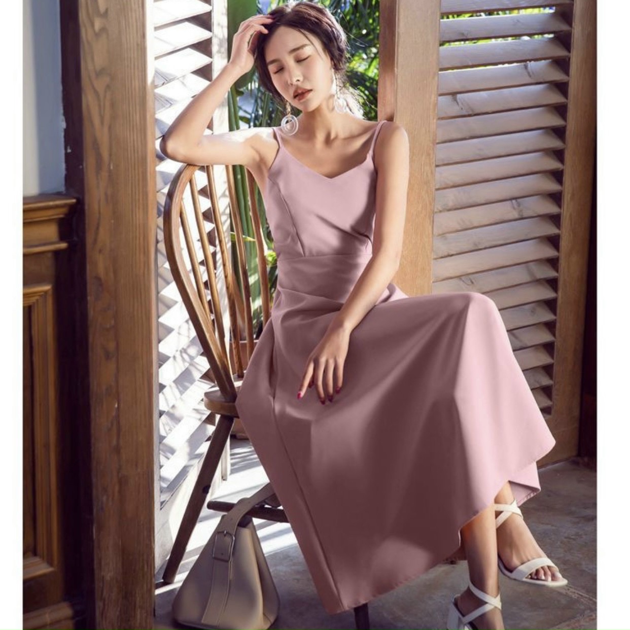 Đầm váy hồng hai dây nơ sau