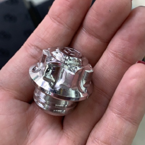 Ốc thăm nhớt inox Salaya (một con)