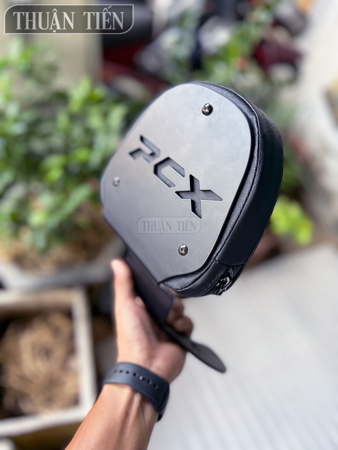 TỰA LƯNG PCX ĐỜI ĐẦU 2010 - 2013 - DỰA LƯNG PCX SƠN TĨNH ĐIỆN CNC ĐẸP