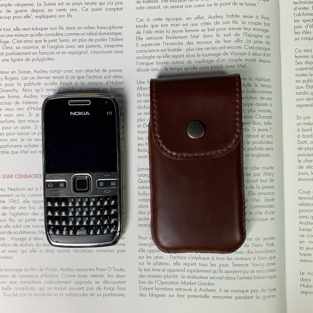 Bao da nắp gập cho điện thoại Nokia E71 E72 E63, chất liệu da bò thật nhập khẩu màu nâu, đồ da thủ công handmade