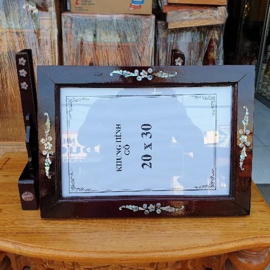 Khung hình thờ gỗ tràm bông vàng cẩn 20×30