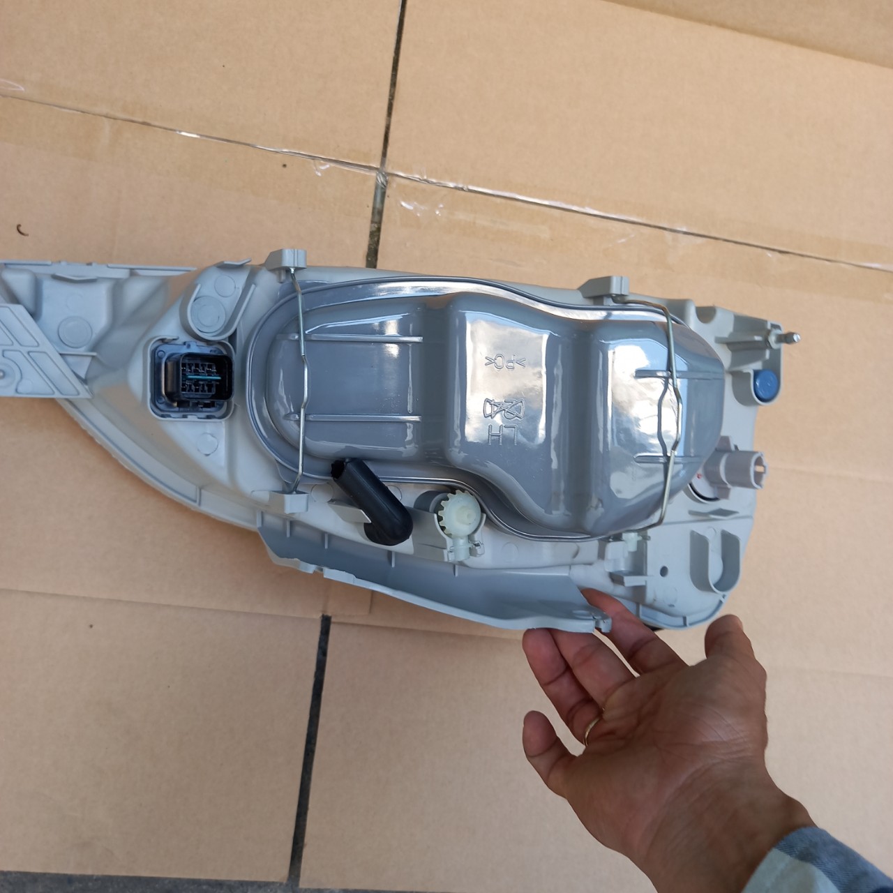 ĐÈN PHA DAEWOO MAGNUS 2.5 ( GIÁ CHO MỘT BÊN)