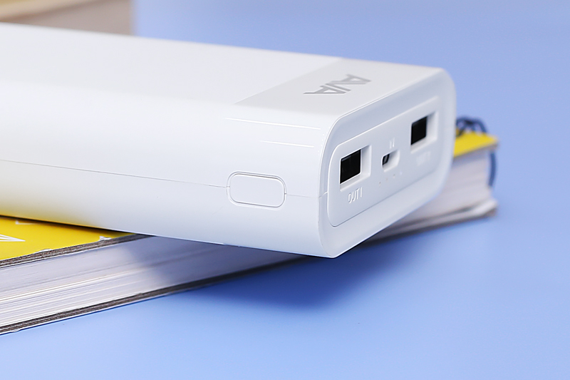 Pin sạc dự phòng 7.500 mAh AVhTR95 M1