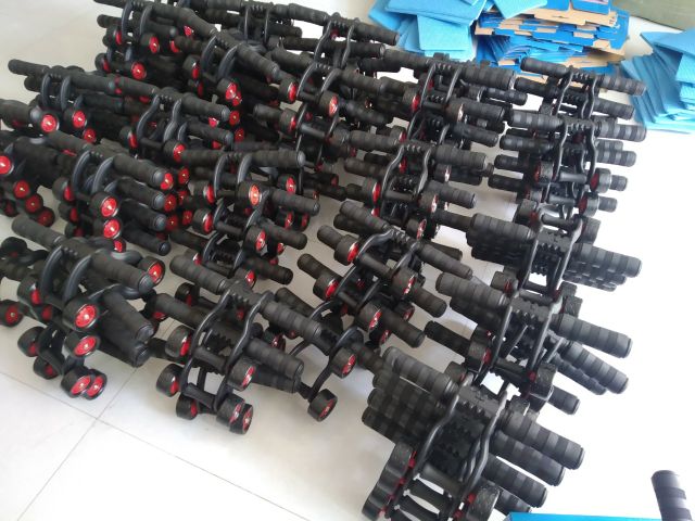 Con Lăn Tập Bụng 4 Bánh