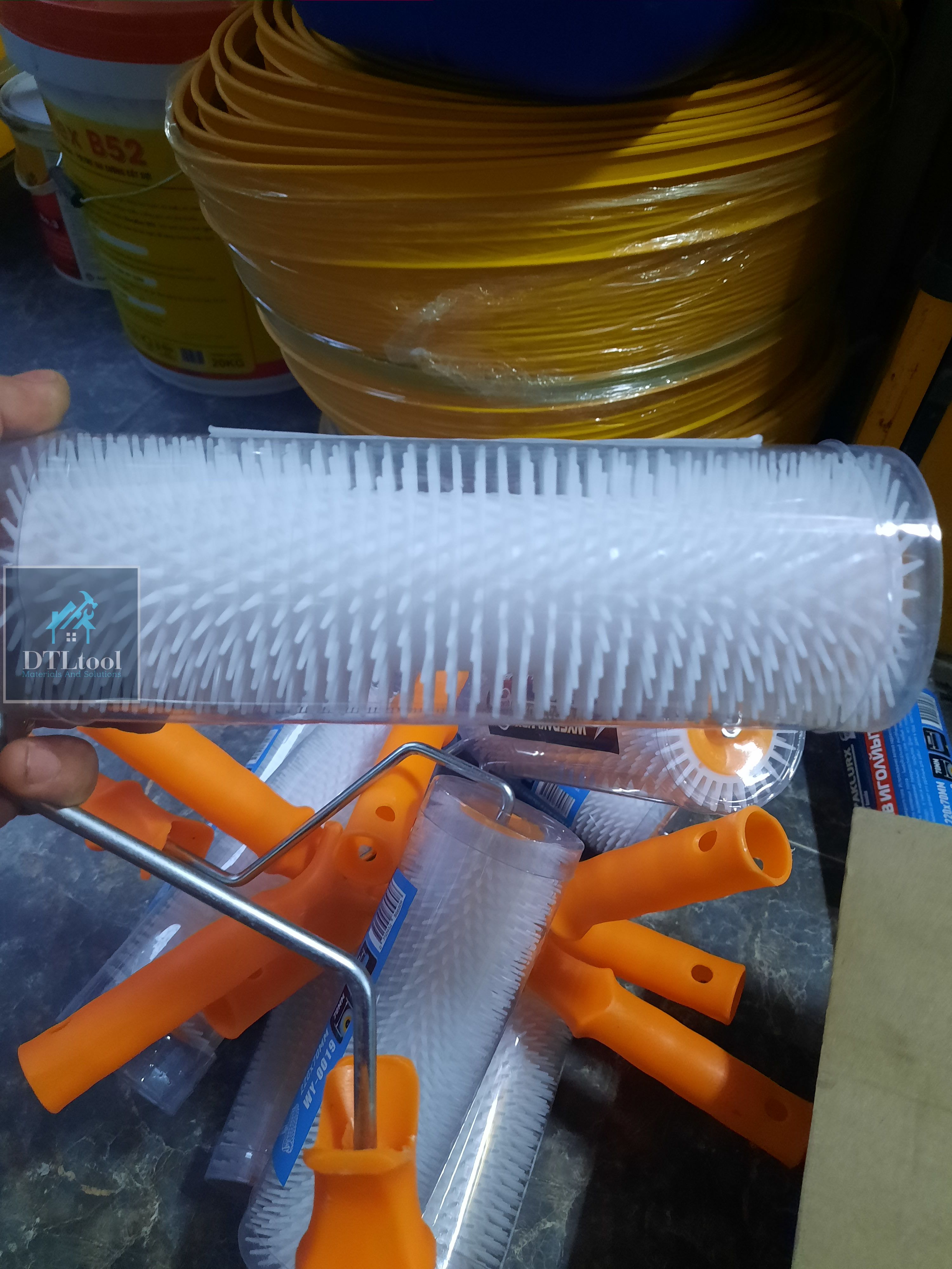 This lot uses 25cm long cleaning foam in epoxy construction, self-leveling mortar, water-proof polyurethane