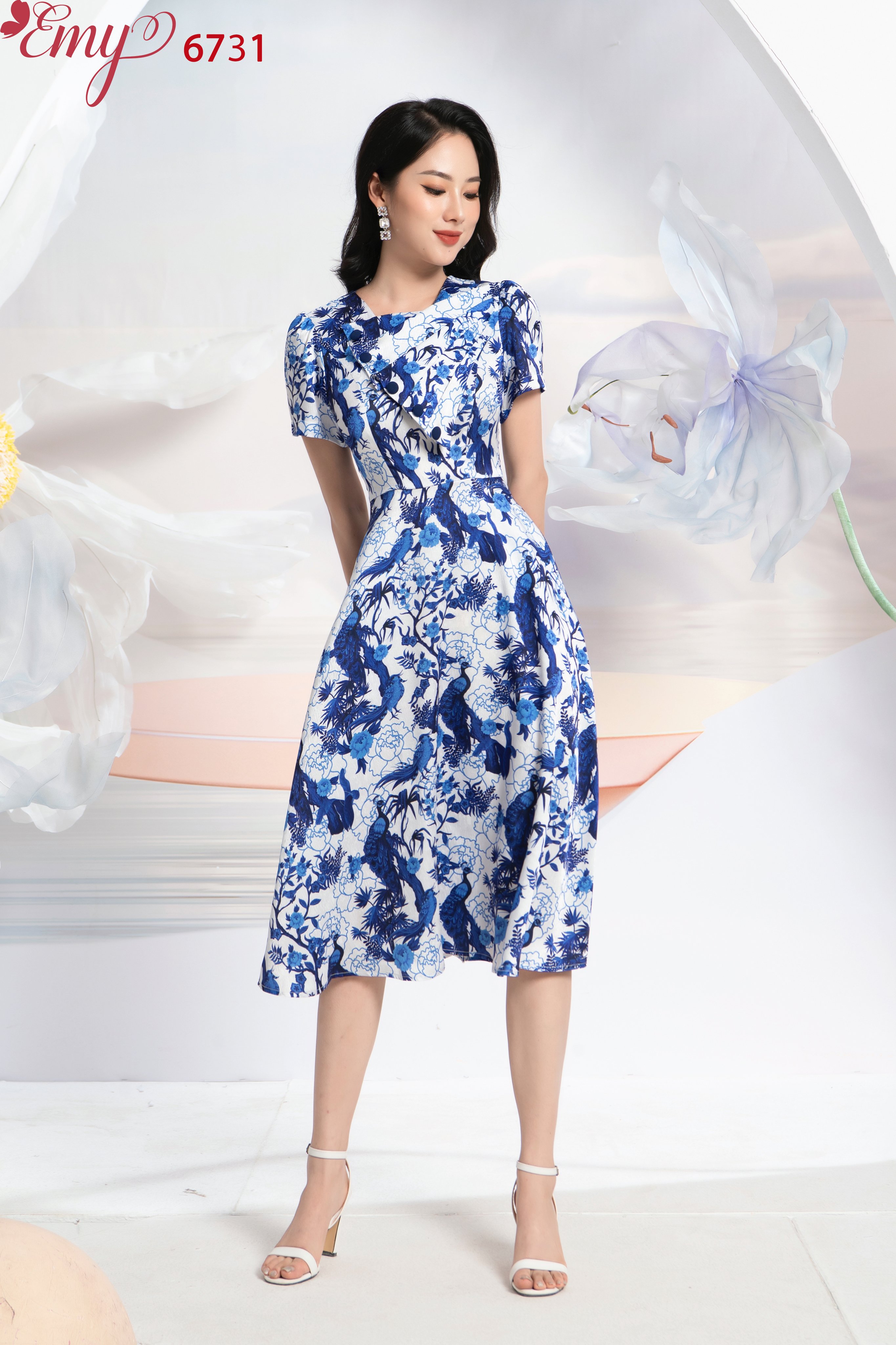 Đầm EMY EM6731 Xoè Cổ Cách Điệu