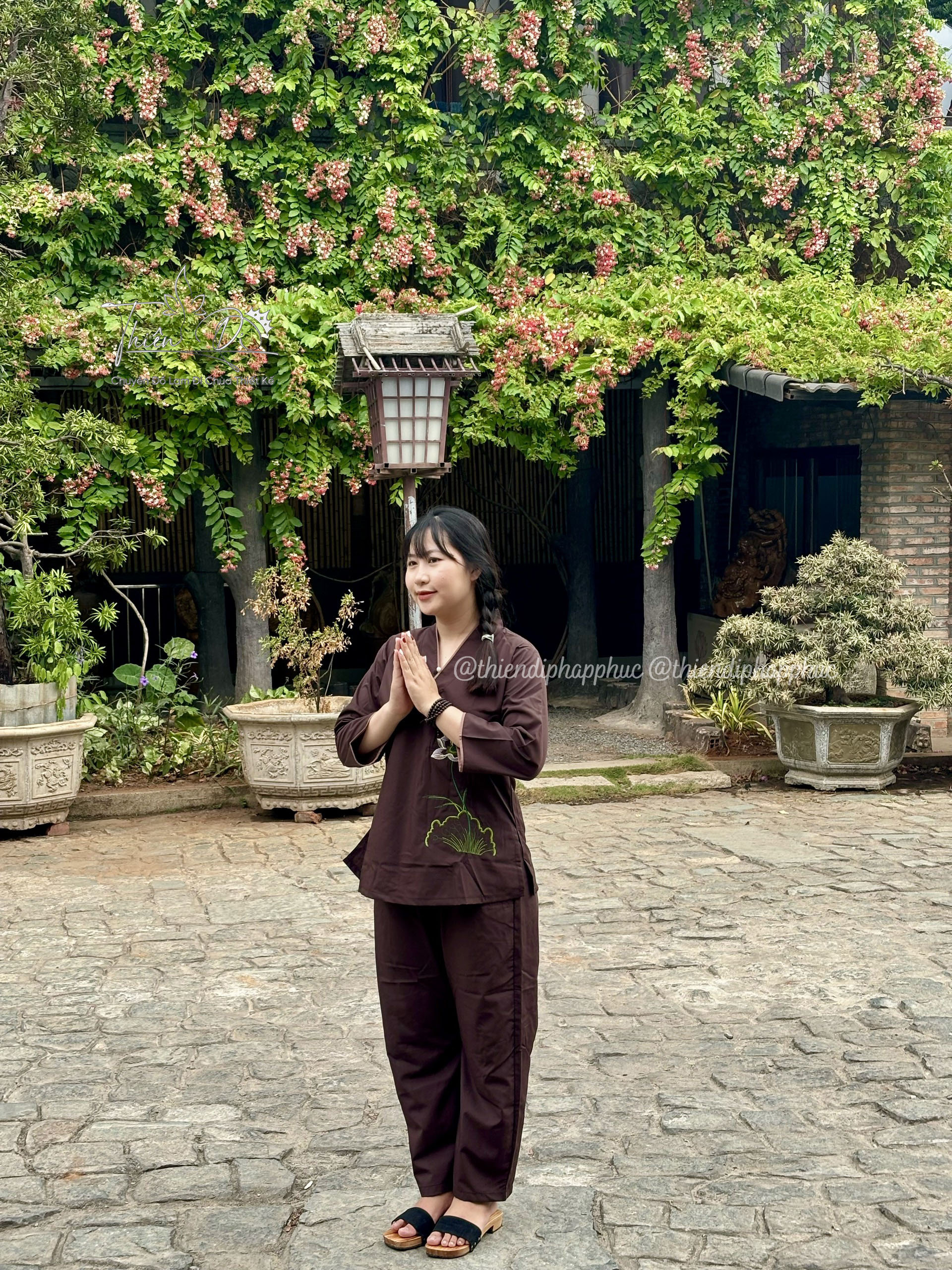 Đồ lam đi chùa nữ chất vải kate nút ngọc thêu sen Thiên Di - Pháp phục đi chùa nữ cao cấp dành cho phật tử D39