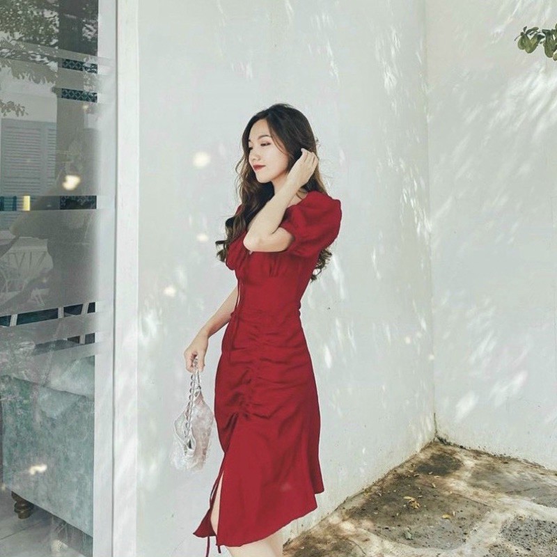 Đầm đỏ cổ vuông tùng rút