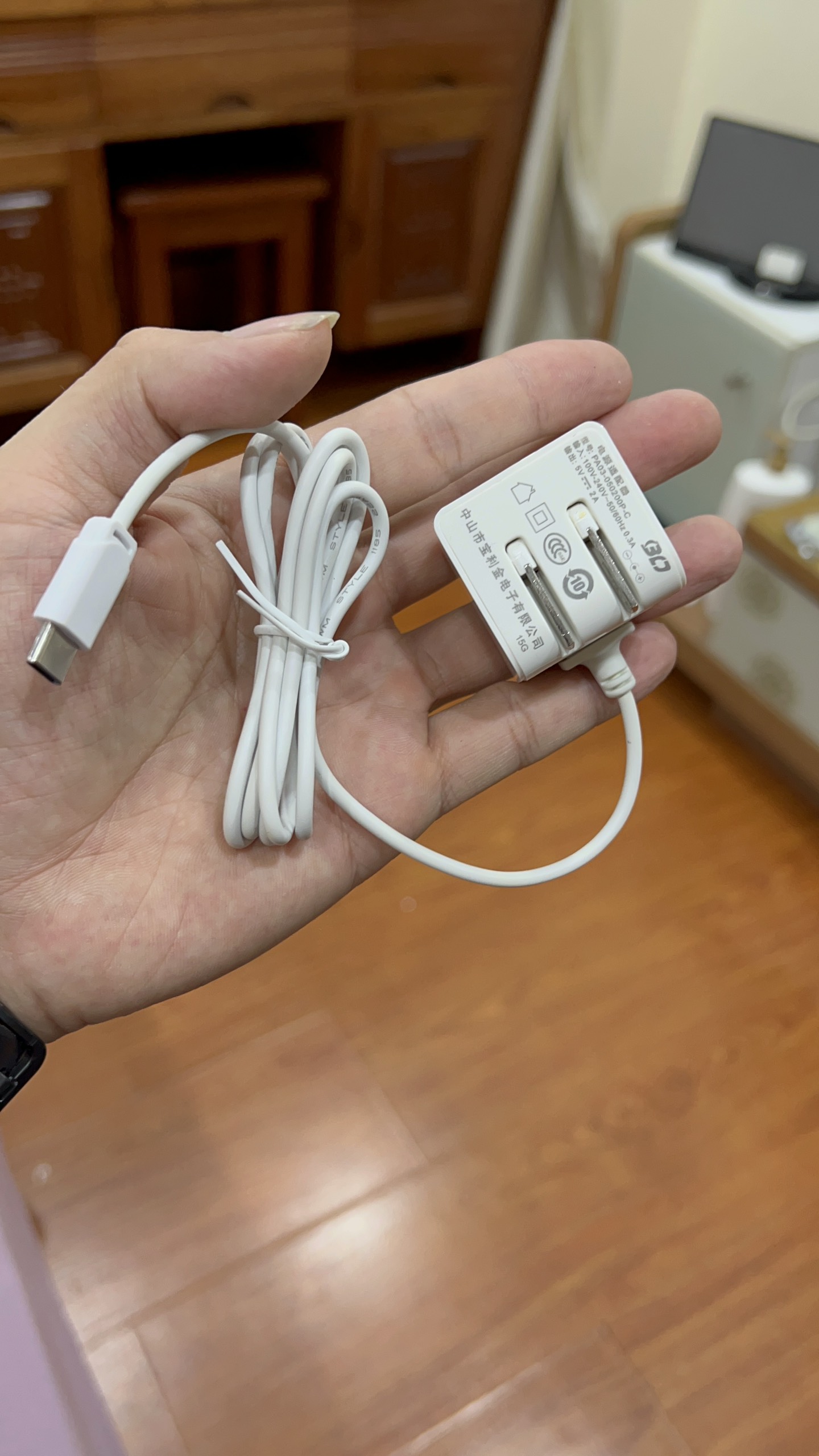CỤC NGUỒN CHÂN TYPE C 10W ,,,,