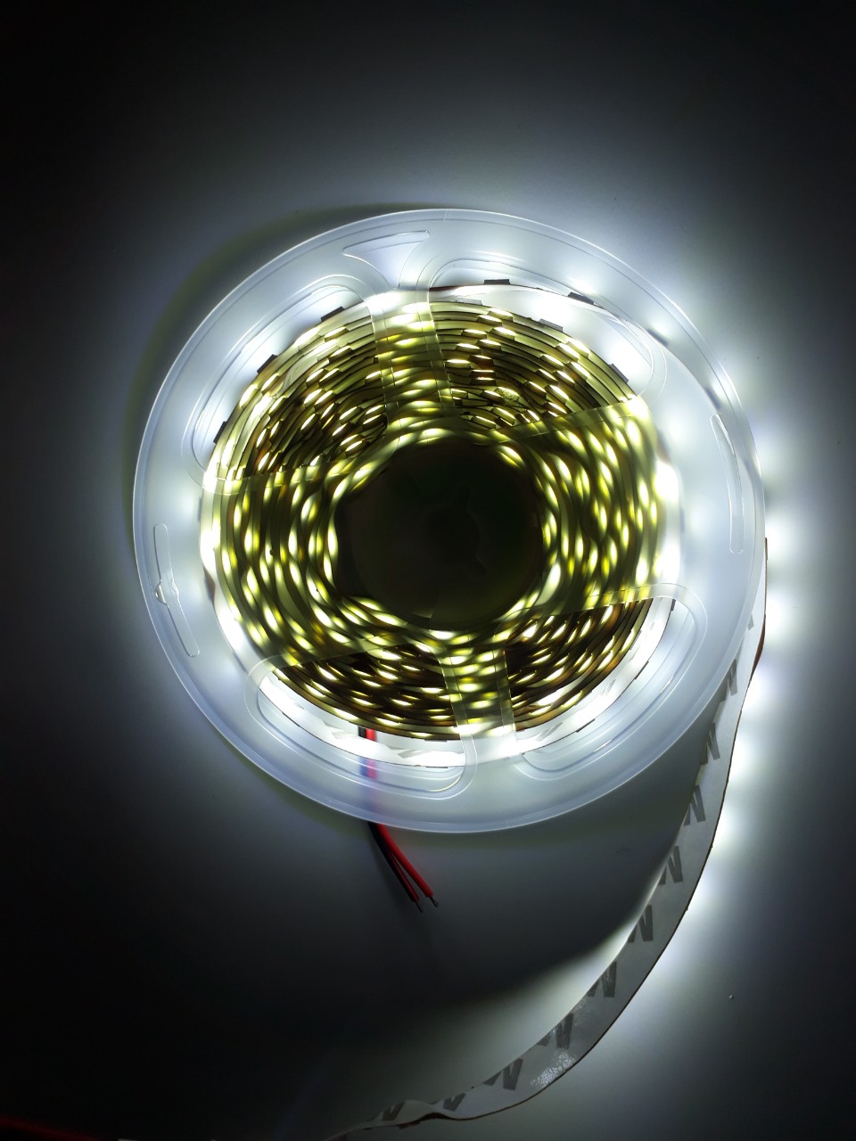 Đèn LED dán 5m điện 12v dùng trang trí