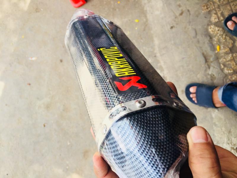 Lon pô akrapovic carbon lục giác