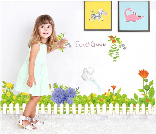 Decal trang trí chân tường hàng rào trắng hoa cỏ-K32