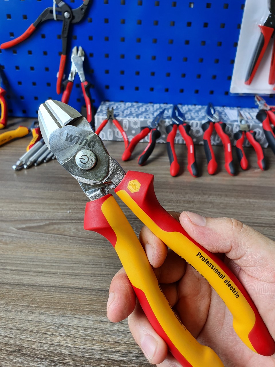 Kìm bi cut cách điện 1000V Wiha  38191