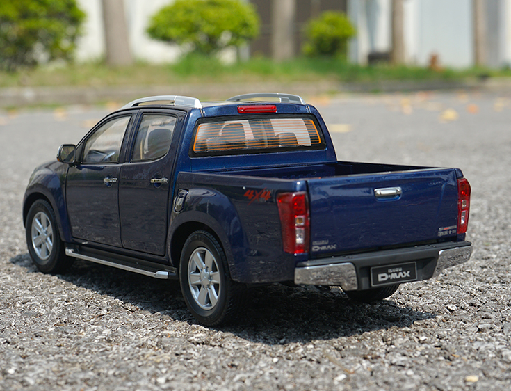 Mô hình xe Isuzu D-Max tỉ lệ 1:18