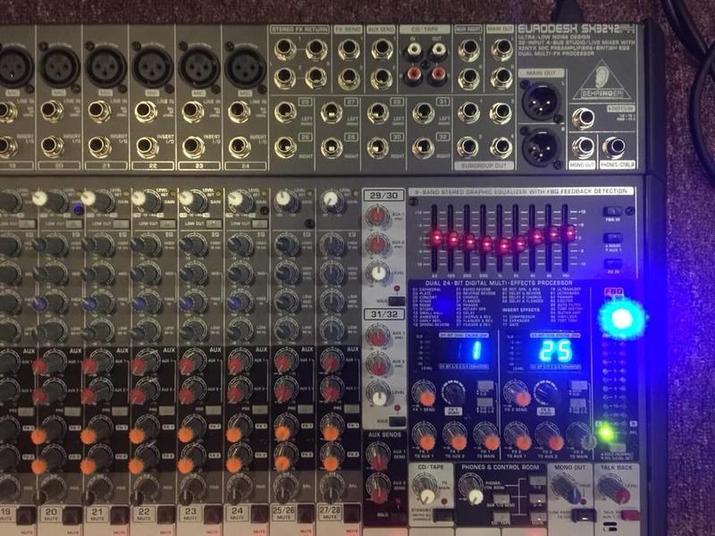 BÀN MIXER SÂN KHẤU BEHRINGER SX 3242FX