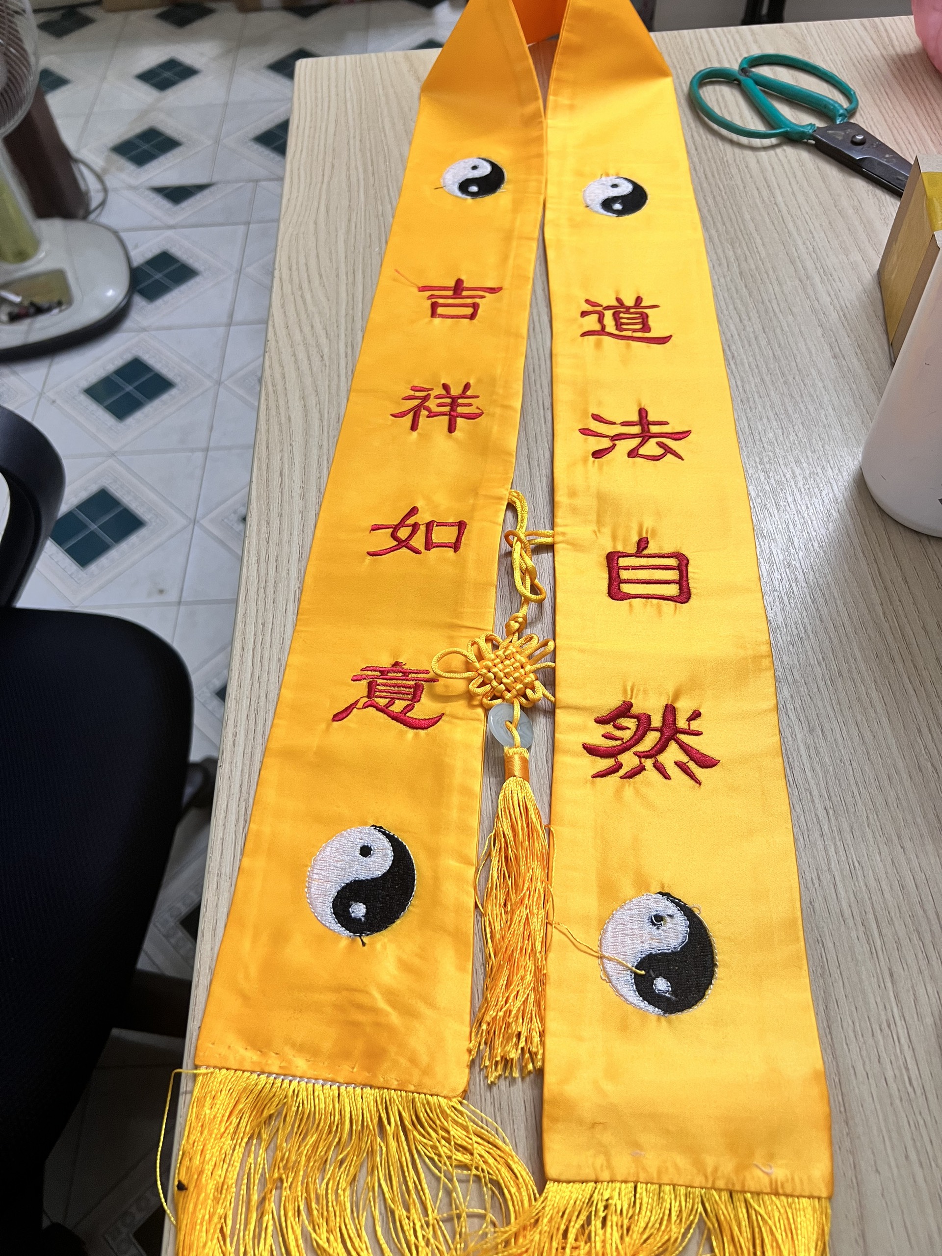 Khăn Cổ Thêu ( Bát Quái + Ngọc )