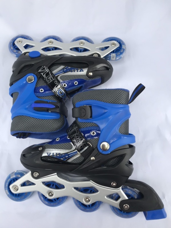 Giày trượt patin màu xanh dành cho bé có bánh phát sáng
