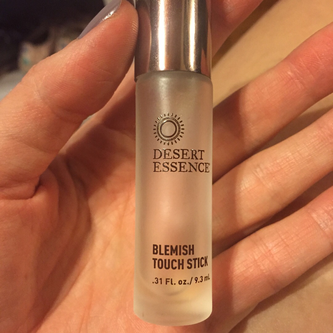 Thanh lăn mụn thảo mộc Desert Essence Blemish Touch Stick