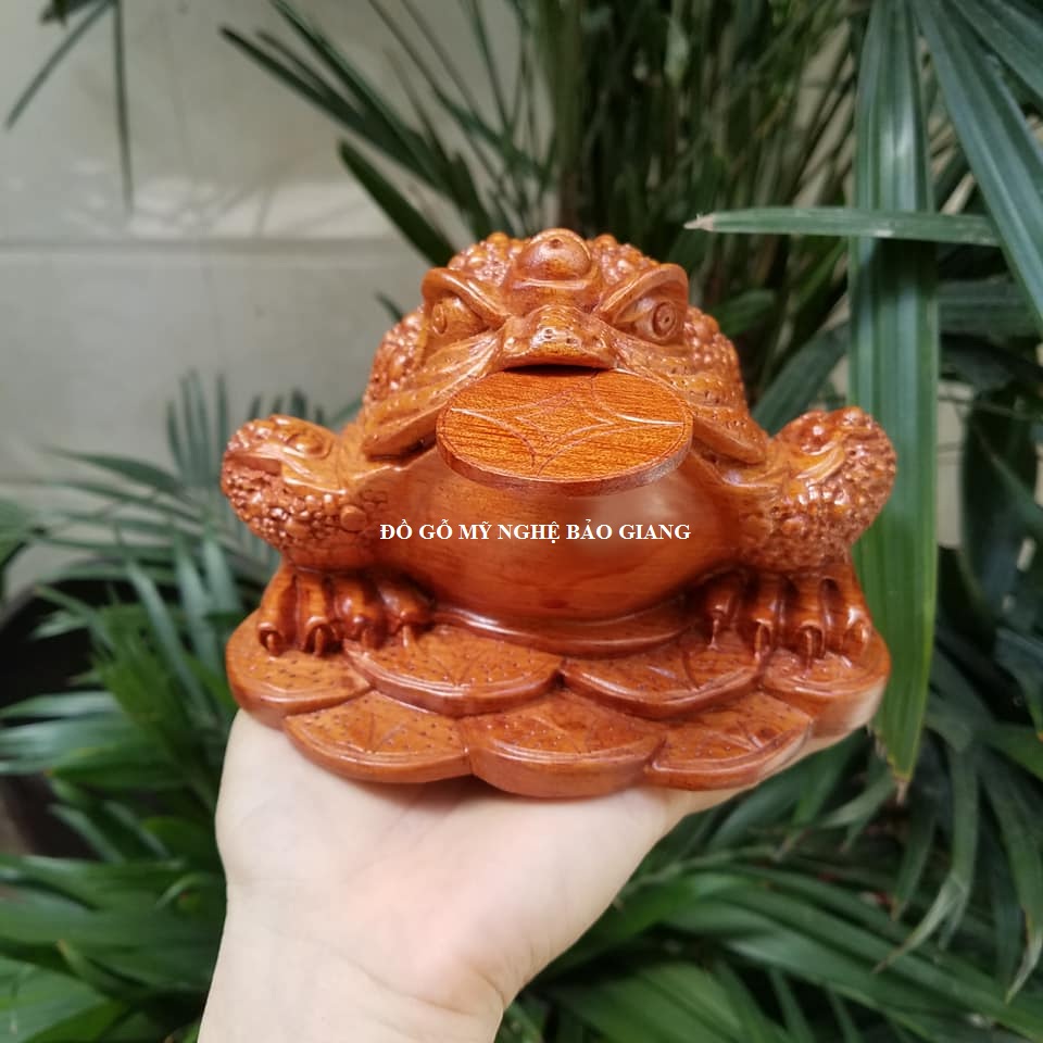 Tượng cóc ngậm tiền thiềm thừ gỗ hương
