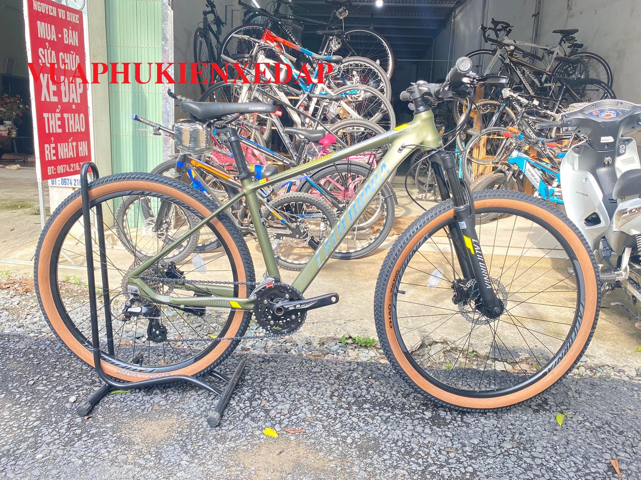 Xe đạp California 750CC Khung hợp kim nhôm