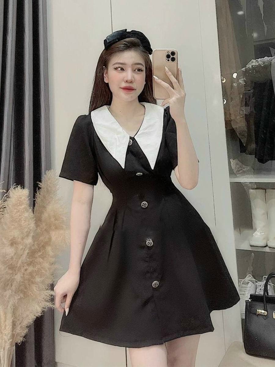 Đầm đen cổ trắng nút trước