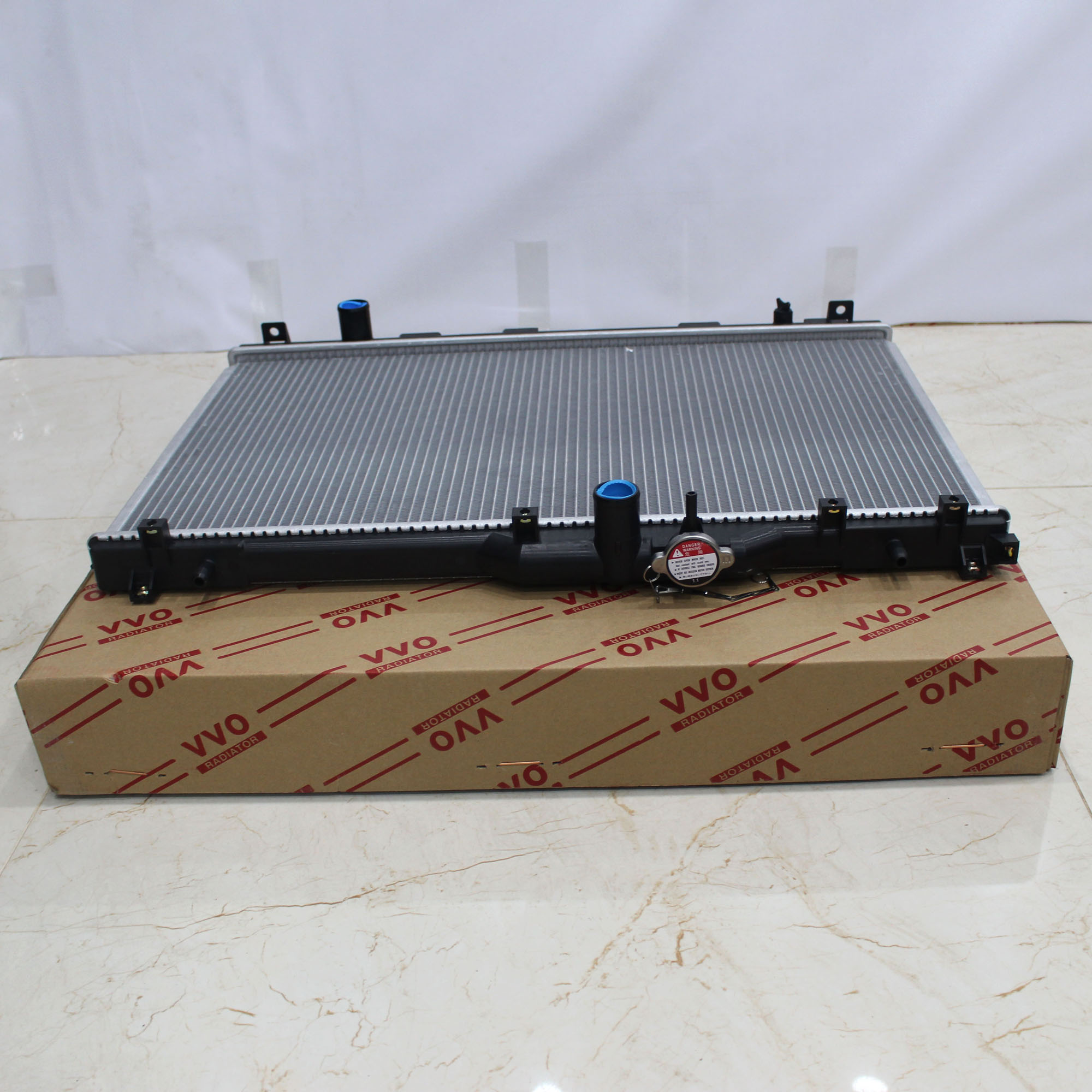Két nước làm mát Mitsubishi Zinger, số sàn
