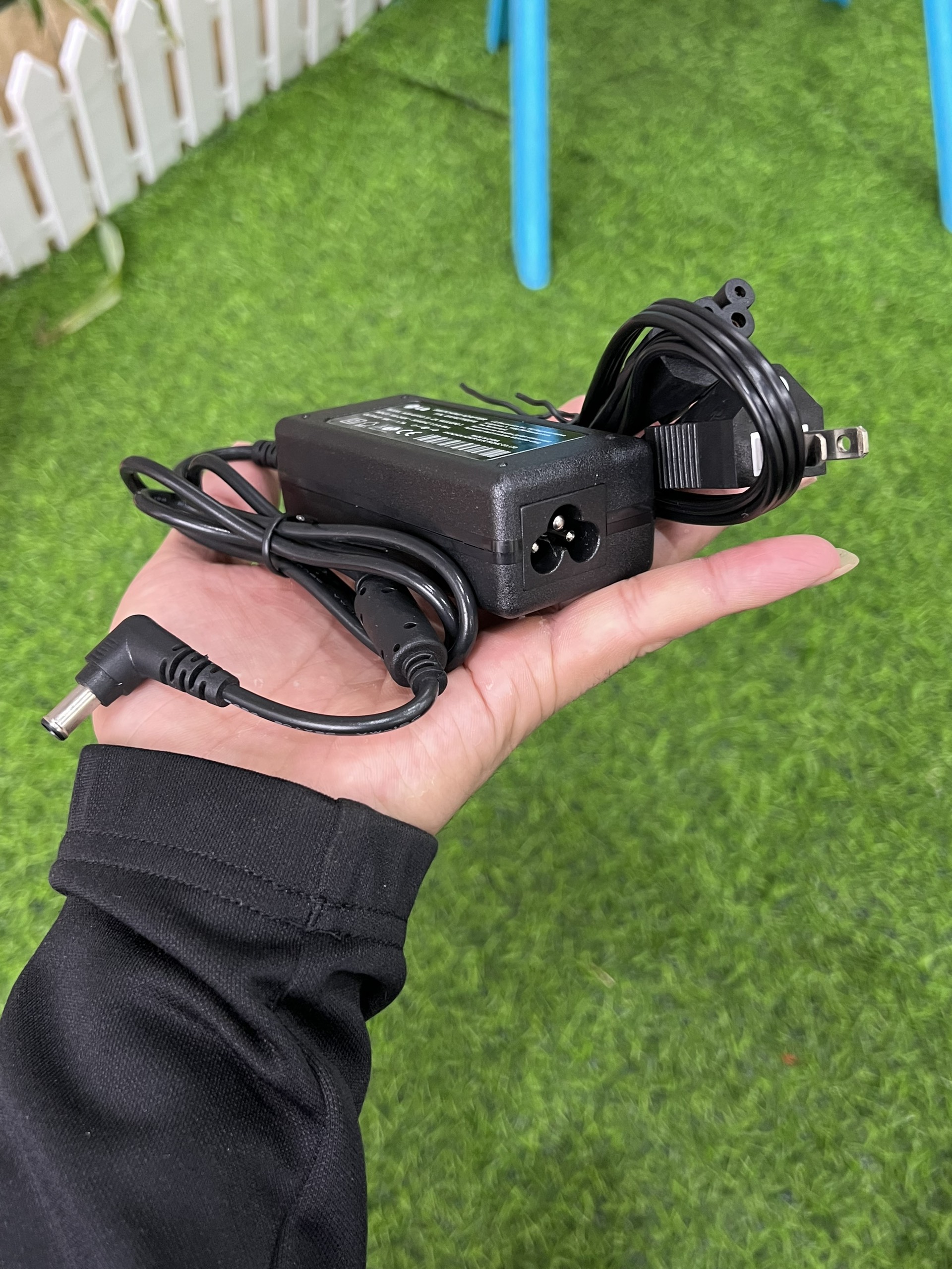 Adapter màn hình máy tính LG 19V 1.7A