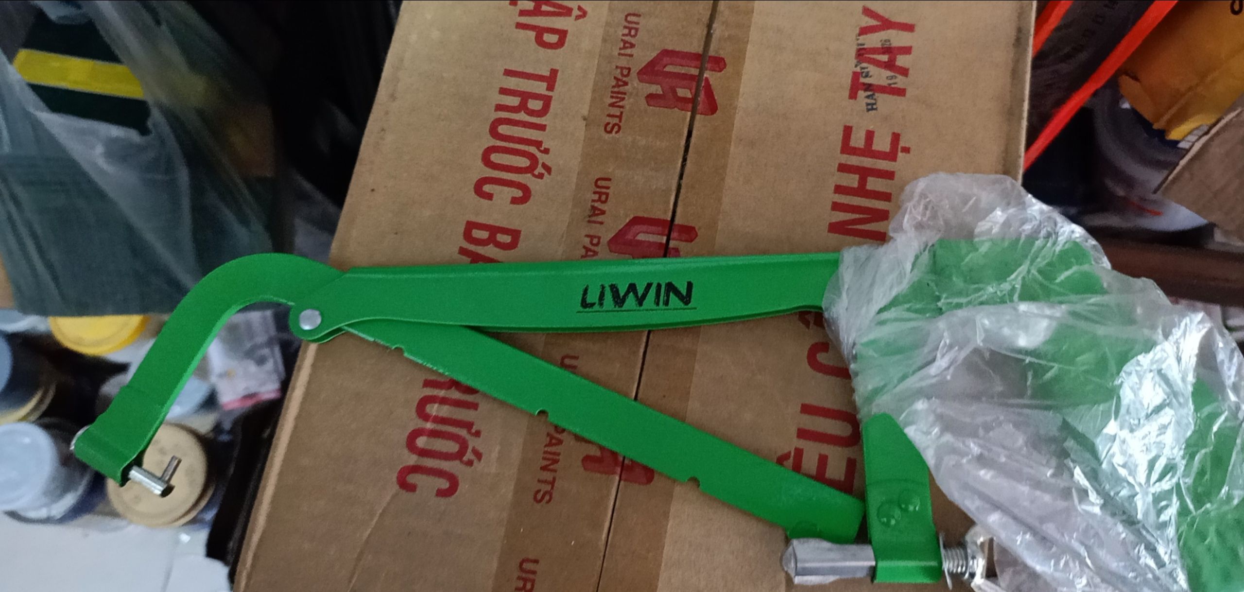 KHUNG CƯA SẮT CẦM TAY LIWIN