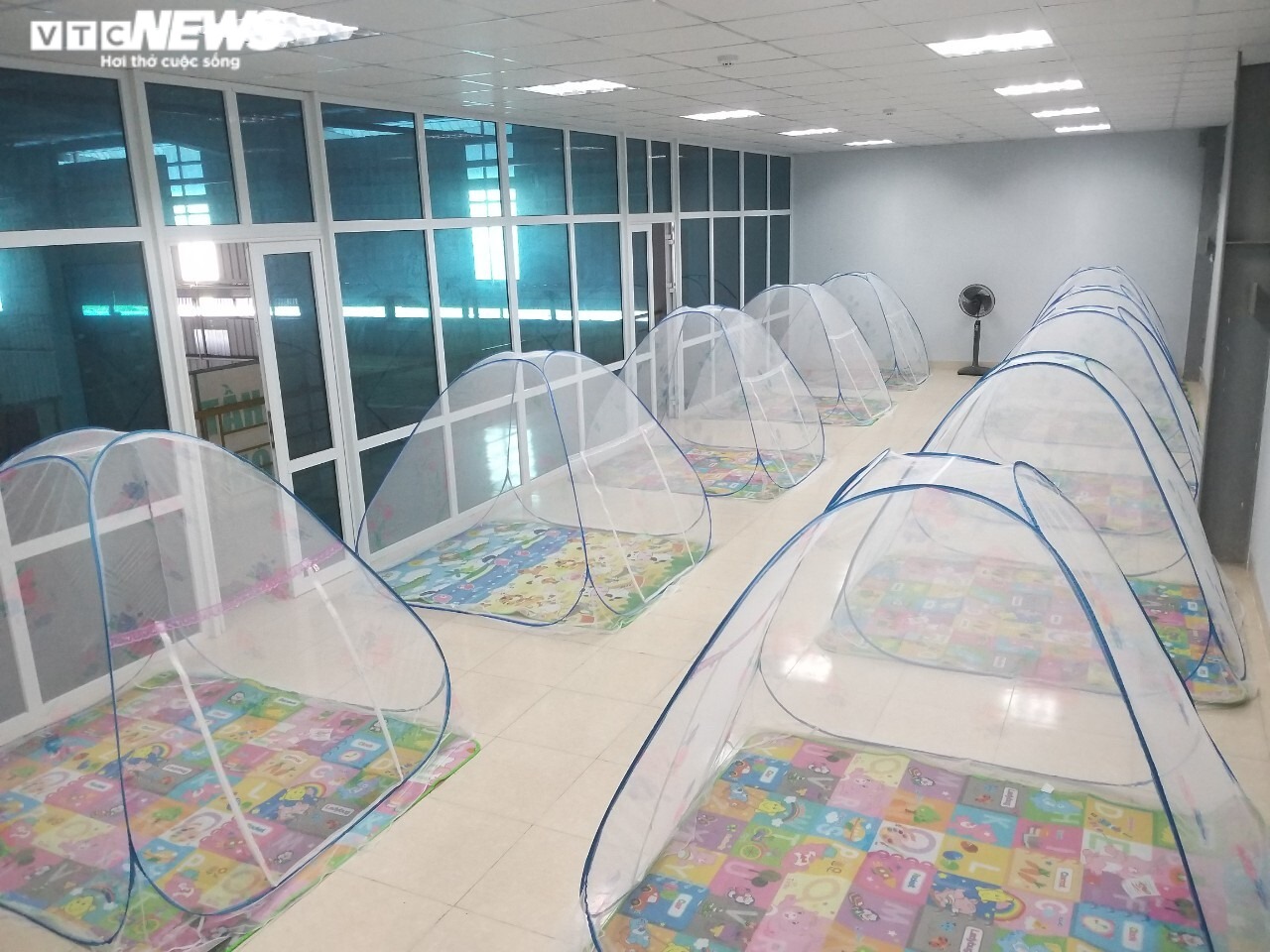 Màn chụp tự bung loại 1