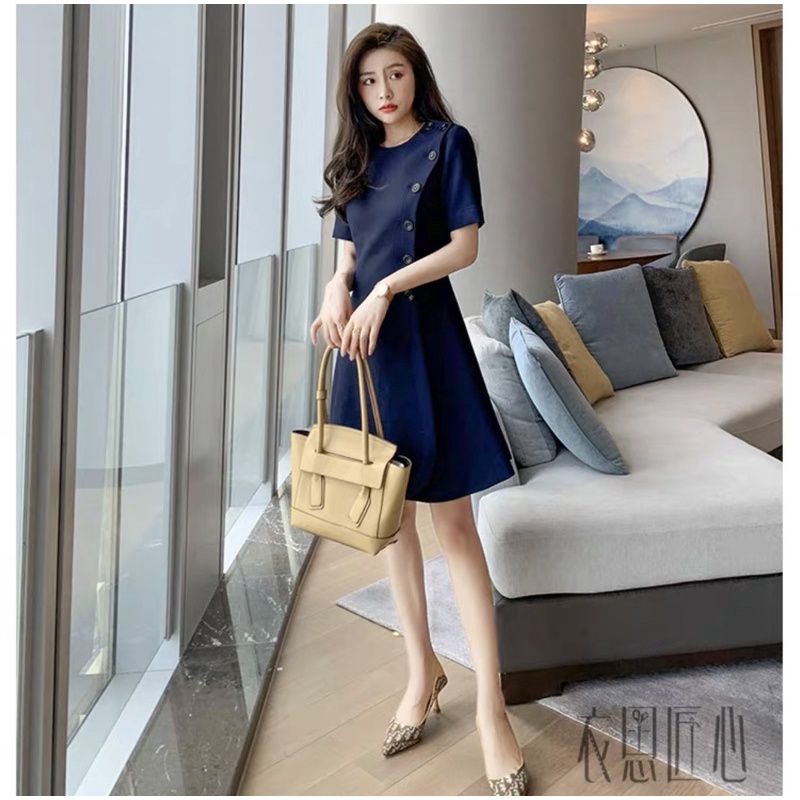 Đầm xanh đen cổ tròn nút trước