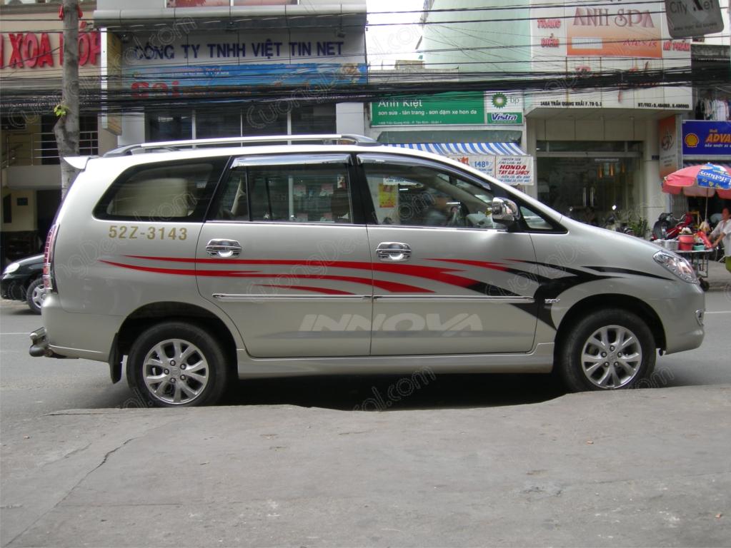 Tem dán sườn xe innova
